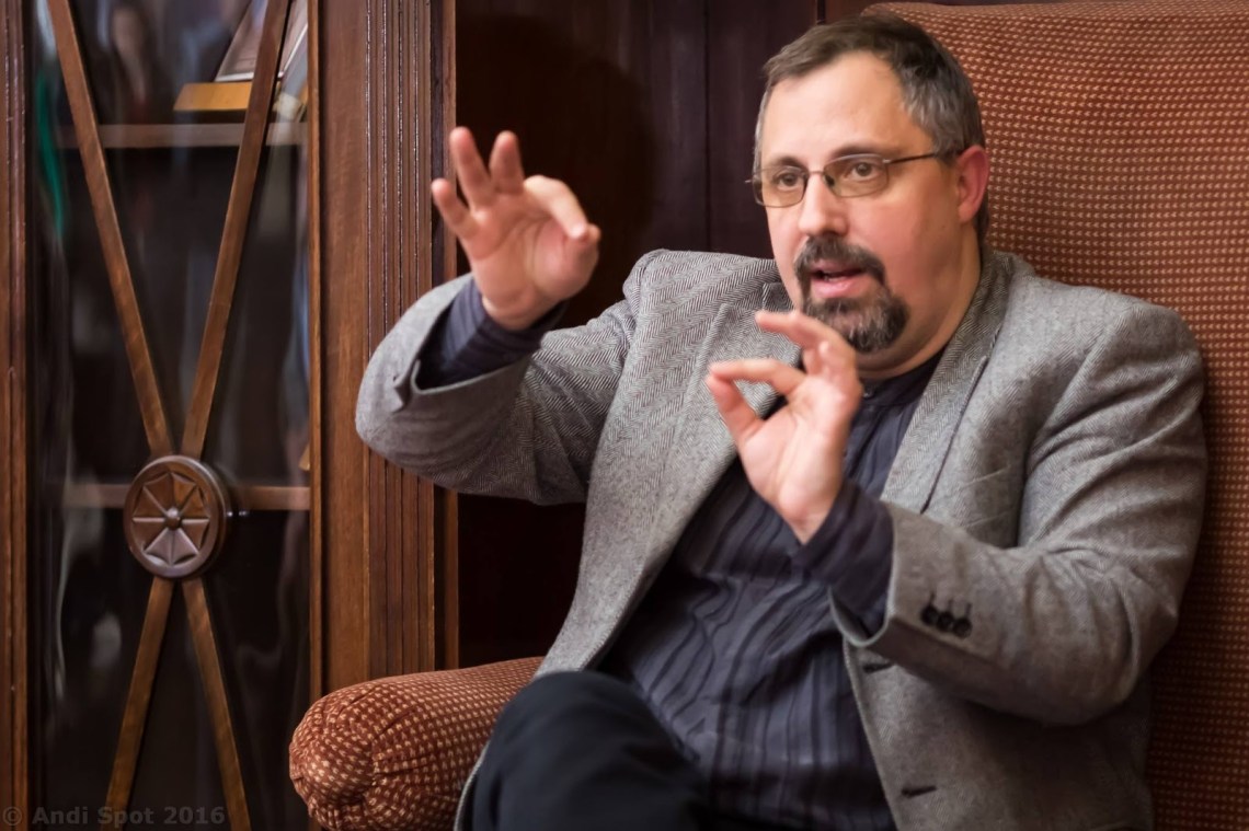 Scriitorul lunii-asjiasi2.jpg